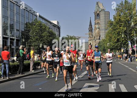 Berlin-Marathon 2009 auf dem Kurfürstendamm in Berlin, Kaiser-Wilhelm-Gedächtniskirche im Hintergrund, Deutschland, Berlin Stockfoto