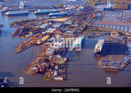 Internationaler Hafen der Stadt Bremen Lloyd Werft Bremerhaven GmbH, 04/18/2022, Luftaufnahme, Deutschland, Bremerhaven Stockfoto