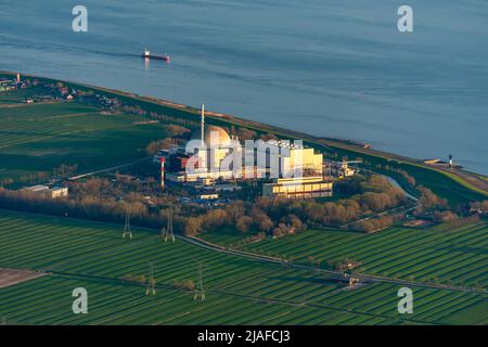 Kernkraftwerk Brokdorf an der Elbe, 18,04.2022, Luftaufnahme, Deutschland, Niedersachsen Stockfoto