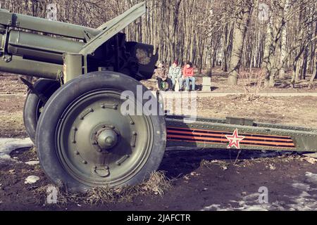 Rjasan, Russland - 9. April 2022: Kanone der russischen Armee im Stadtpark Stockfoto