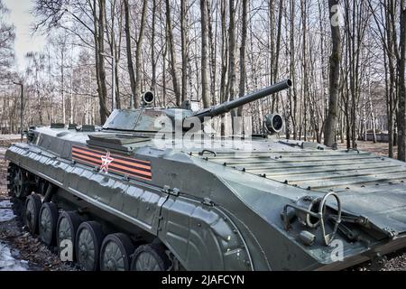 Rjasan, Russland - 9. April 2022: Russische Infanterie Kampffahrzeug BMP Stockfoto