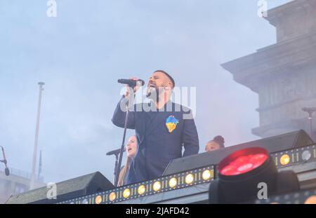 Berlin, Berlin, Deutschland. 29.. Mai 2022. Die ukrainische Sängerin MONATIK tritt am Sonntag, 29. Mai 2022, bei einem Benefizkonzert für die Ukraine am Brandenburger Tor in Berlin auf. (Bild: © Dominic Gwinn/ZUMA Press Wire) Stockfoto