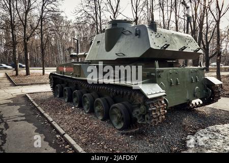 Rjasan, Russland - 9. April 2022: Russische selbstfahrende Haubitze im Stadtpark Stockfoto