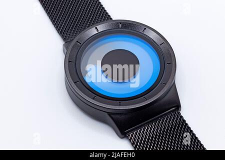 Umea, Norrland Schweden - 30. Mai 2022: Armbanduhr mit verschiedenen blauen Zeigern Stockfoto