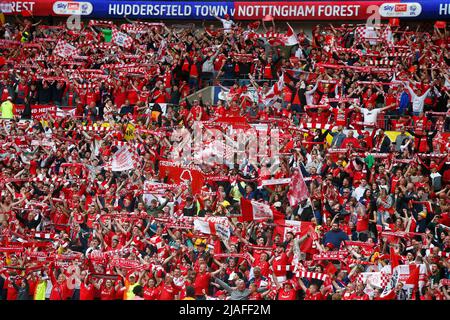 LONDON, ENGLAND - 29. MAI: Nottingham Forest Fansduring Championship Play -Off Finale zwischen Huddersfield Town und Nottingham Forest im Wembley Stadium Stockfoto