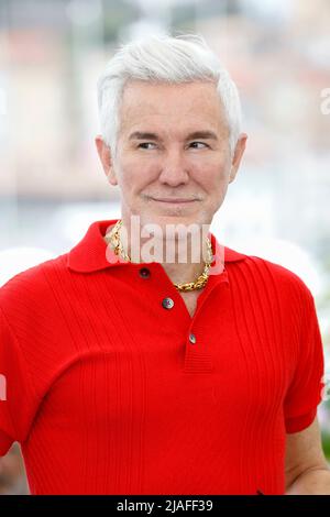 Cannes, Frankreich. 26.. Mai 2022. BAZ Luhrmann posiert bei der Fotoaufnahme von „Elvis“ während der jährlichen Filmfestspiele von Cannes 75. im Palais des Festivals in Cannes, Frankreich, am 26. Mai 2022. Kredit: dpa/Alamy Live Nachrichten Stockfoto