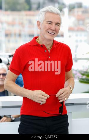 Cannes, Frankreich. 26.. Mai 2022. BAZ Luhrmann posiert bei der Fotoaufnahme von „Elvis“ während der jährlichen Filmfestspiele von Cannes 75. im Palais des Festivals in Cannes, Frankreich, am 26. Mai 2022. Kredit: dpa/Alamy Live Nachrichten Stockfoto