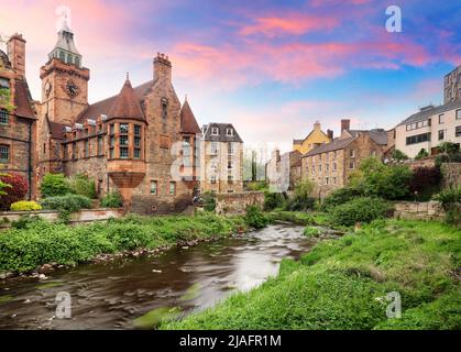 Sonnenuntergangslandschaft des schönen Dean's Village in der Stadt Edinburgh, Schottland Stockfoto