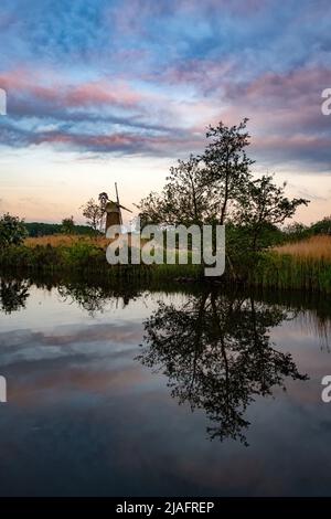 Norfolk Broads Norfolk Dawn England May 2022 der Broads (bekannt für Marketingzwecke als Broads National Park) ist ein Netzwerk von meist schiffbaren ri Stockfoto