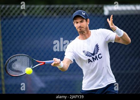 SURREY, GROSSBRITANNIEN. 30.. Mai 2022. Andy Murray im Trainingsanzug vor dem Spiel während der Surbiton Trophy 2022 im Surbiton Racket & Fitness Club am Montag, den 30. Mai 2022 in SURREY ENGLAND. Kredit: Taka G Wu/Alamy Live Nachrichten Stockfoto