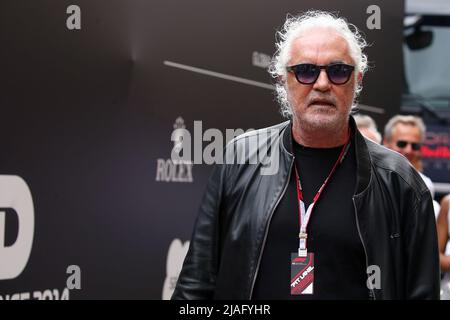 Flavio Briatore blickt vor dem Grand Prix von Monaco F1 auf dem Circuit de Monaco am 29. Mai 2022 in Monte-Carlo, Monaco, zurück. Stockfoto