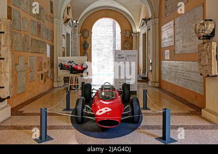 Modena, Italien, Mai 2022, Ausstellung Motor Valley, Ferrari 156 F1 Formel 1, Oldtimer im Estense Museum Stockfoto