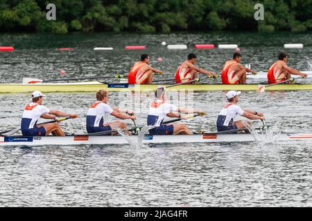 BELGRAD, SERBIEN – MAI 29: Ralf Rienk aus den Niederlanden, Mick Makker aus den Niederlanden, Michiel Mantel aus den Niederlanden und Rik Rienks aus den Niederlanden treten am 29. Mai 2022 im Vierer-Finale Der Herren Während des Ruderweltcups am Sava-See in Belgrad, Serbien, an (Foto: Nikola Krstic/Orange Picles) Stockfoto