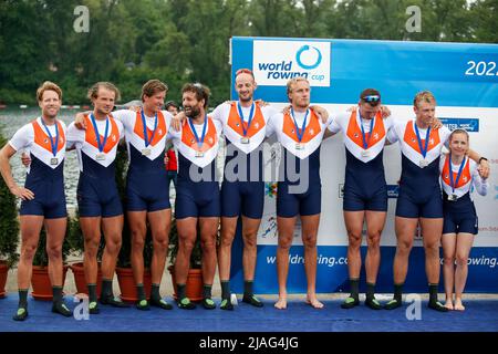 BELGRAD, SERBIEN - MAI 29: Bjorn Van Den Ende, Rik Rienks, Ralf Rienks, Ruben Knab, Sander De Graaf, Mick Makker, Michiel Mantel, Nelson Ritsema und Dieuwke Fetter aus den Niederlanden treten am 29. Mai 2022 beim Ruderweltcup am Sava-See in Belgrad, Serbien, beim Achtzeichenfinale der Männer in Amen in Achtelfinale A an (Foto: Nikola Krstic/Orange Picles) Stockfoto