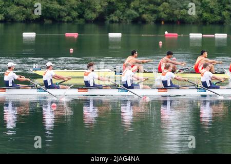 BELGRAD, SERBIEN - MAI 29: Bjorn Van Den Ende, Rik Rienks, Ralf Rienks, Ruben Knab, Sander De Graaf, Mick Makker, Michiel Mantel, Nelson Ritsema und Dieuwke Fetter aus den Niederlanden treten am 29. Mai 2022 beim Männer-Acht-Finale A während des World Rowing Cup am Sava-See in Belgrad, Serbien, an (Foto: Nikola Krstic/Orange Picles) Stockfoto