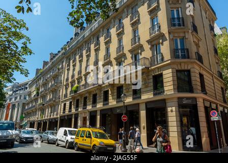 Paris, Frankreich, Straßenszenen, Luxusgeschäfte, Gucci, Im Marais, Wohngebäude investieren Stockfoto