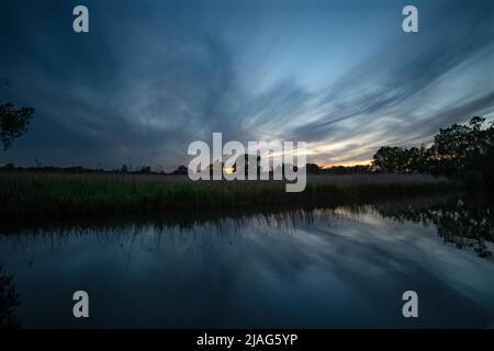 Norfolk Broads Norfolk England Mai 2022 die Flussante am How Hill auf den Norfolk Broards. Morgendämmerung auf dem Fluss Ant am How Hill The Broads (bekannt für Mark Stockfoto