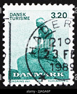 DÄNEMARK - UM 1989: Eine in Dänemark gedruckte Marke zeigt die kleine Meerjungfrau, Skulptur von Edvard Eriksen, um 1989 Stockfoto