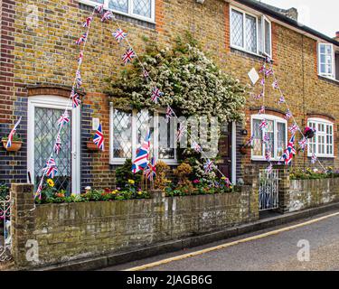 Großbritannien, Twickenham, Middlesex - 2.. Juni 2012: Twickenham feiert das Diamantenjubiläum mit einem Straßenmarkt, Live-Musik und einer Mini-Messe für Kinder Stockfoto