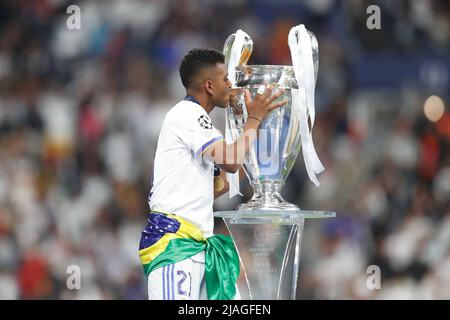 Saint-Denis, Frankreich. 28.. Mai 2022. Rodrygo geht (Real) Fußball: Rodrygo küsst sich nach dem Gewinn des UEFA Champions League Finales zwischen dem FC Liverpool 0-1 Real Madrid CF im Stade de France in Saint-Denis, Frankreich, zur Trophäe. Quelle: Mutsu Kawamori/AFLO/Alamy Live News Stockfoto