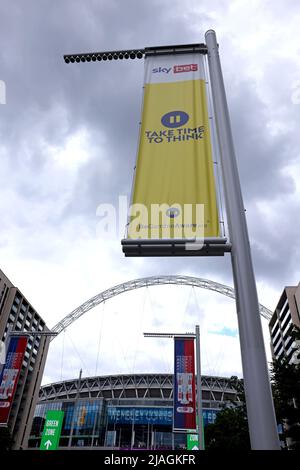 London, Großbritannien. 29.. Mai 2022. Sky Wette Werbung auf Wembley Way beim Championship Play-Off Finale Huddersfield Town gegen Nottingham Forest am 29.. Mai 2022 im Wembley Stadium, London, Großbritannien. Kredit: Paul Marriott/Alamy Live Nachrichten Stockfoto