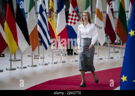 Brussels, Belgium, 2022-05-30 15:12:41 BRÜSSEL - Estlands Premierminister Kaja Kallas spricht vor einem zusätzlichen zweitägigen Gipfel des Europäischen Rates vor der Presse. Die Staats- und Regierungschefs der EU-Länder diskutieren die Energie- und Nahrungsmittelkrise und die Lücken in der europäischen Verteidigung. Sie suchen auch nach einem Ausweg aus der Pattsituation wegen eines Embargos gegen russisches Öl. ANP BART MAAT niederlande Out - belgien Out Stockfoto