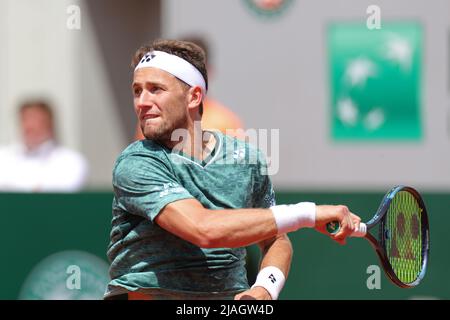 30.. Mai 2022; Roland Garros, Paris, Frankreich: French Open Tennisturnier: Casper Ruud (NOR) im Einsatz gegen Hubert Hurkacz (POL) Stockfoto