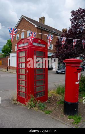 Eton Wick, Windsor, Britannien. 30.. Mai 2022. Häuser und Geschäfte in Eton Wick Village bereiten sich auf die Feierlichkeiten zum Platin-Jubiläum vor, die diesen Donnerstag beginnen, um die 70-jährige Herrschaft Ihrer Majestät der Königin zu feiern. Quelle: Maureen McLean/Alamy Live News Stockfoto