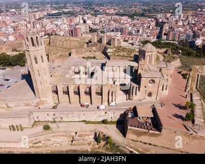 Blick von der Drohne auf die Kathedrale von Lleida Stockfoto