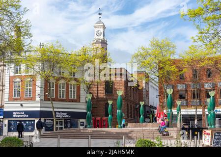 Holy Trinity Church aus dem Brunnen von Warrington, Market Gate, Warrington, Chenshire, England, Vereinigtes Königreich Stockfoto