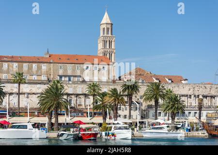 Blick auf die Kathedrale Saint Dommios und die Riva Waterfront, Split, Kroatien Stockfoto