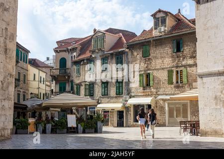 Taverne Favola, Obstplatz, Trg Brace Radic, Altstadt, Split, Kroatien Stockfoto