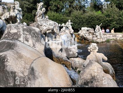 Der wunderschöne Brunnen von Venus und Adon im Park des Königspalastes von Caserta Stockfoto