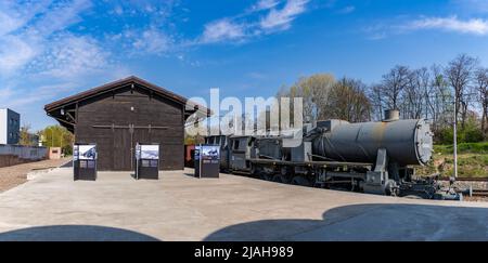 Ein Bild des historischen Bahnhofs Radegast und seiner KZ-Gedenkstätte. Stockfoto