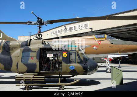 PALM SPRINGS, CA - 24. MÄRZ 2017: Flugzeuge werden im Palm Springs Air Museum ausgestellt. Stockfoto