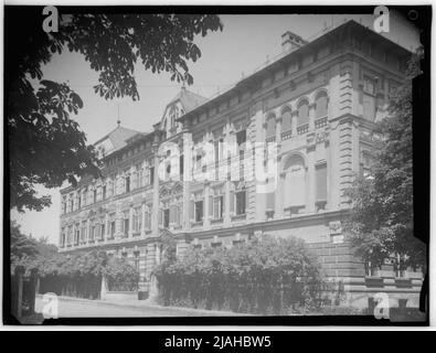 Lyzeum für Mädchen (13., La Roche-Gasse 2), Außenansicht Stockfoto