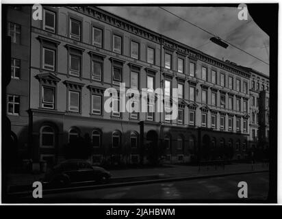 Schule der Stadt Wien (unbekannter Standort), Außenansicht Stockfoto