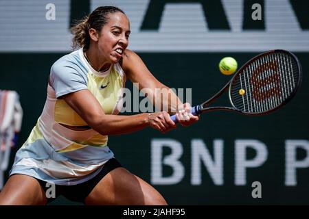 Paris, Frankreich. 30.. Mai 2022. Madison aus den USA IST WÄHREND des 9. Tages des French Open-Tennisturniers 2022 im Roland-Garros-Stadion in Aktion. (Bild: © Matthieu Mirville/ZUMA Press Wire) Stockfoto