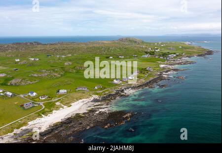 Luftaufnahme von der Drohne des Dorfes Iona auf der Insel Iona, Argyll und Bute, Schottland, Großbritannien Stockfoto