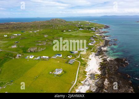 Luftaufnahme von der Drohne des Dorfes Iona auf der Insel Iona, Argyll und Bute, Schottland, Großbritannien Stockfoto