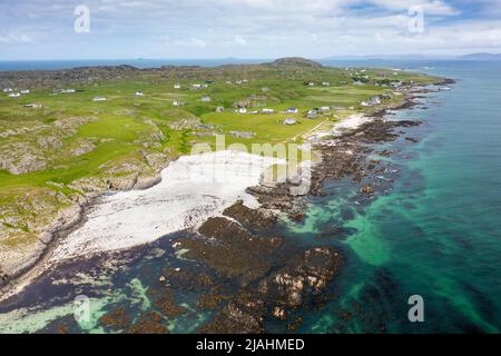 Luftaufnahme von der Drohne des Traigh Mhor Beach auf der Isle of Iona, Argyll and Bute, Schottland, Großbritannien Stockfoto