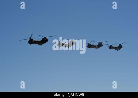 USMC CH-46 Hubschrauber fliegen von MCAS Miramar in San Diego, Kalifornien, endgültig in den Ruhestand Stockfoto