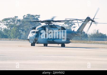 USMC CH53E Super Stallion Taxis bei MCAS Miramar in San Diego, Kalifornien Stockfoto