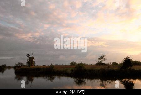 Turf Fen-Windpumpe auf dem Fluss Ant, Norfolk Broads Stockfoto