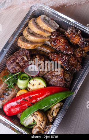 Verschiedene gegrillte Fleischgerichte. Appetitliche Fleischprodukte. Stockfoto