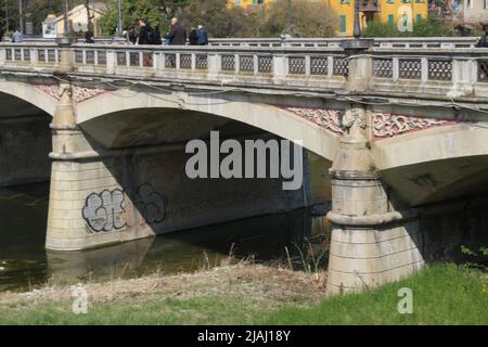 Detailansicht der Brücke über den Parma, Parma. Italien Stockfoto