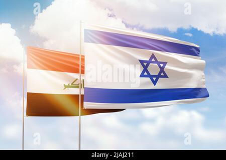 Sonniger blauer Himmel und Flaggen von israel und dem irak Stockfoto