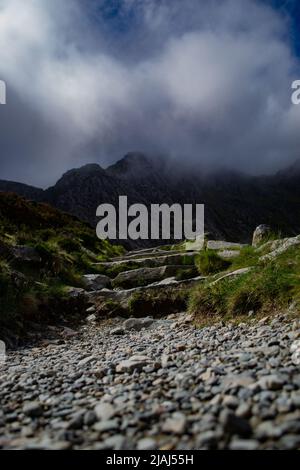 Blick über Llyn Idwal, Lake in the Devil's Kitchen, Snowdonia National Park, North Wales, Großbritannien. Stockfoto