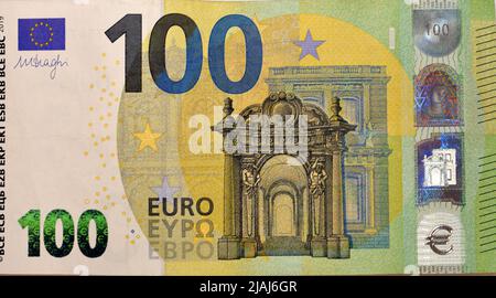 Großes Fragment der Vorderseite der €100 einhundert-Euro-Banknote, Währung der Europäischen Union mit Barock- und Rokoko-Architektur auf de Stockfoto
