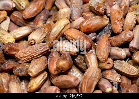 Stapel von getrockneten Datteln Frucht, die als Hauptzusammensetzung von Khoshaf oder die Datteln Kompott, die in das Frühstück im Ramadan, das Fasten verwendet wird, verwendet wird Stockfoto